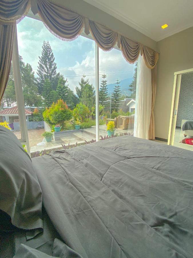 Villa Andalus 3 Puncak Exterior photo