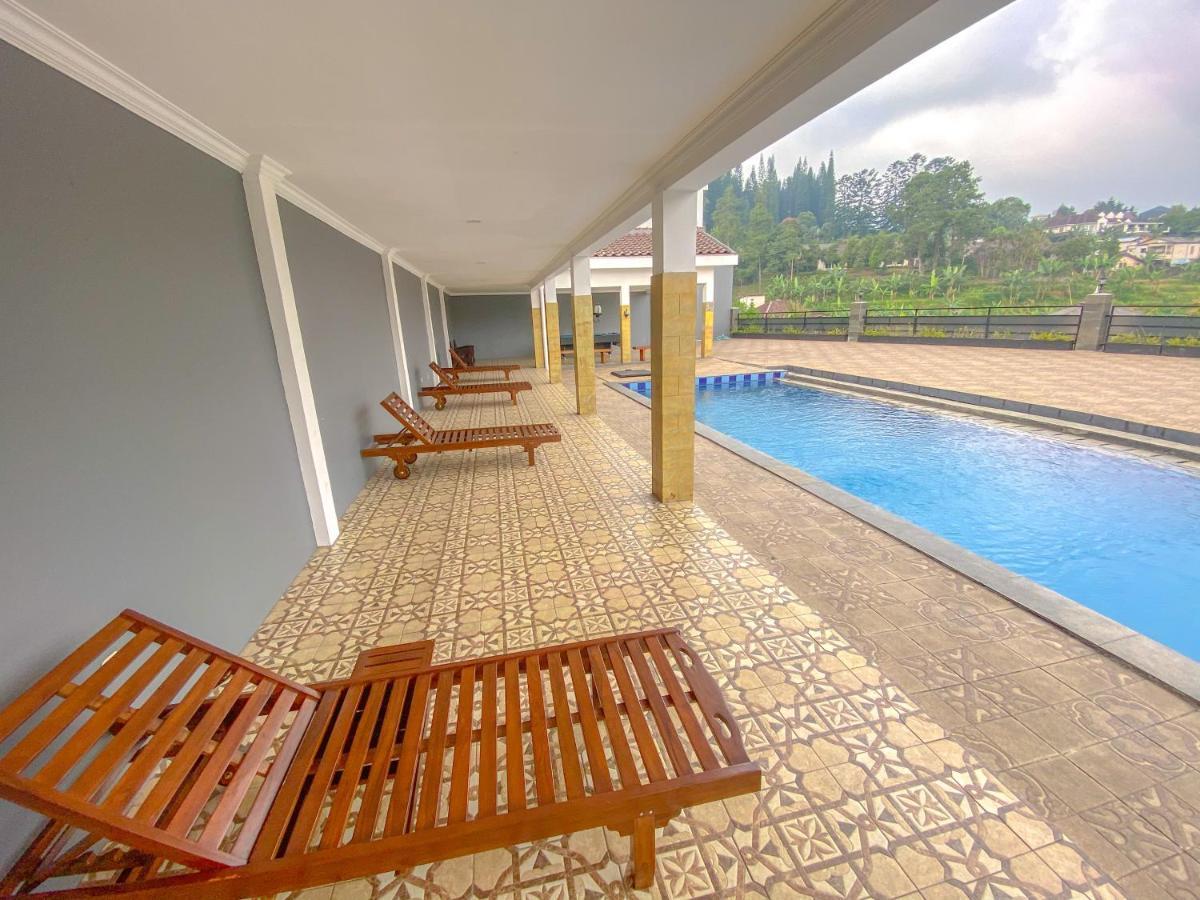 Villa Andalus 3 Puncak Exterior photo